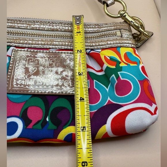 Coach Poppy Pop C Glam Wristlet bright fun print Gold accents leather preloved - Picture 13 of 14